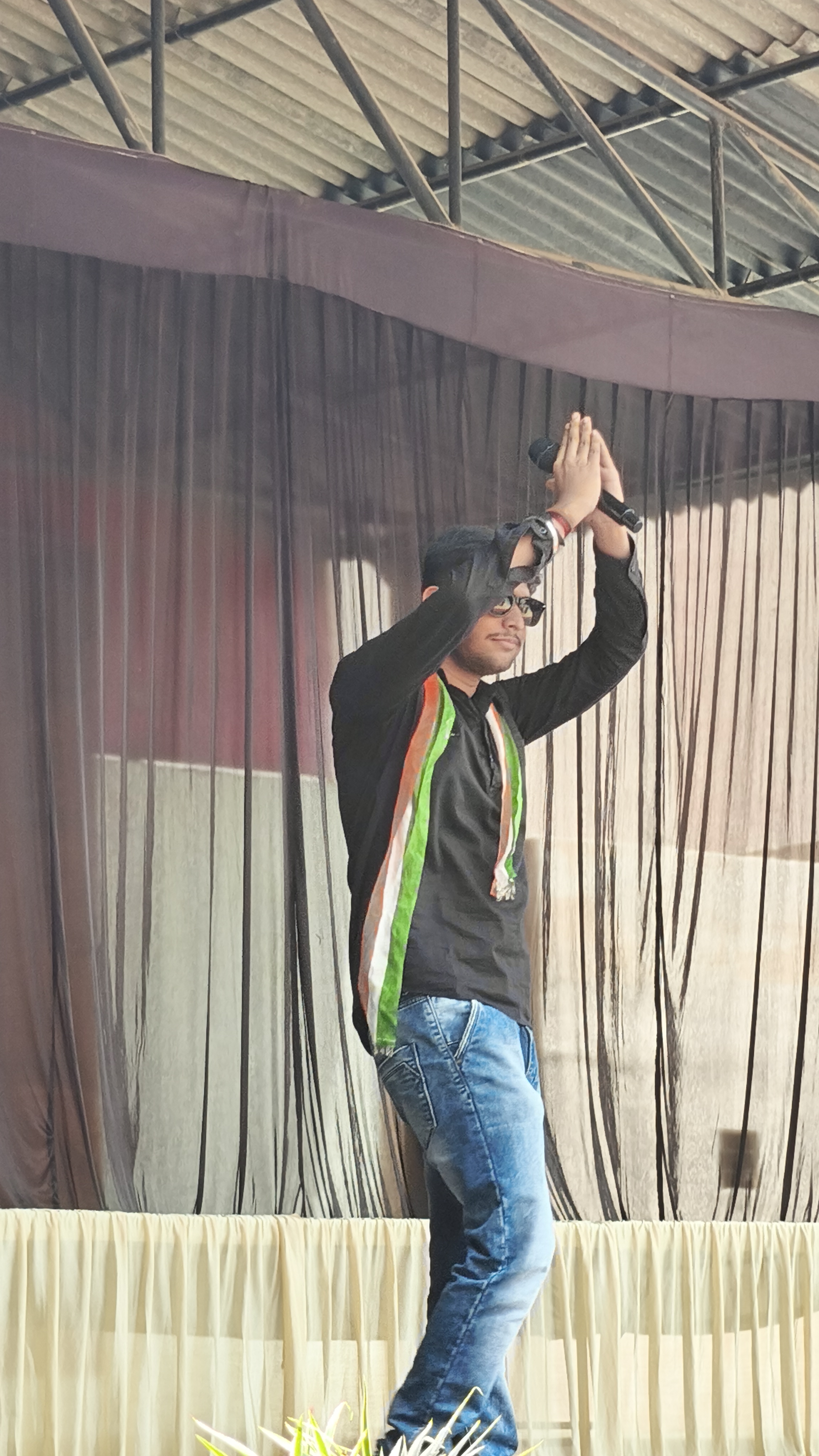 Mayur on stage anchoring and performing